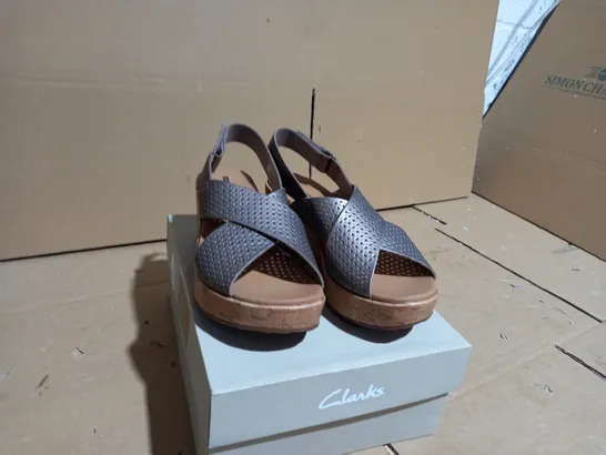 CLARKS STASHA BRIDGET  WEDGE SANDAL STANDARD FIT SILVER UK SIZE 6