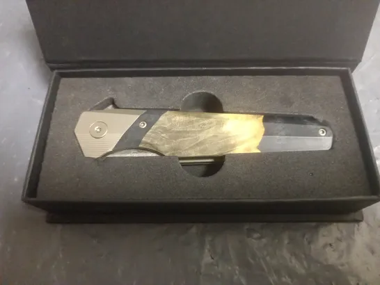 BOXED CARVED FOLDING KNIFE