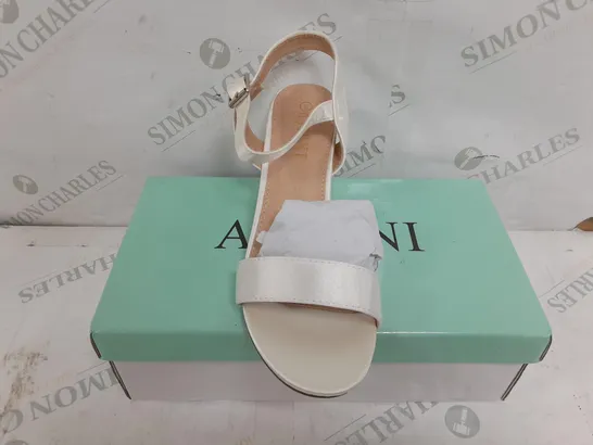 BOXED PAIR OF AJVANI COLLECTION HALLIE3 IVORY SATIN HEELS - UK 6