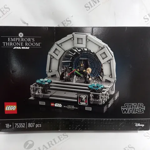 BOXED LEGO STAR WARS EMPERORS THRONE ROOM - 75352