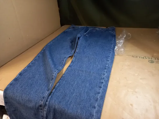 PAIR OF LEVI 501 JEANS SIZE 34 * 32