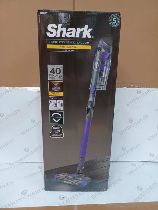 SHARK ANTI HAIR WRAP CORDLESS PET VACUUM CLEANER IZ202UKT RRP £379