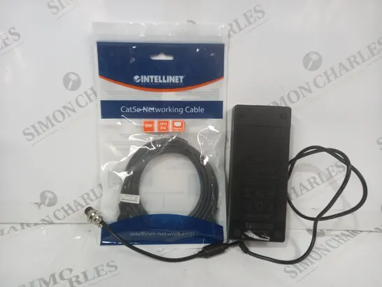 APPROXIMATELY 10 ASSORTED ELECTRICAL ITEMS TO INCLUDE CAT5E NETWORKING CABLE, AC/DC CHARGER, ETC