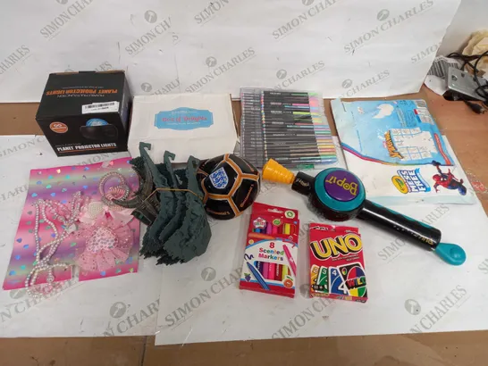 LOT OF APPROX 10 ASSORTED ITEMS TO INCLUDE UNO, PENS, BOP IT ETC