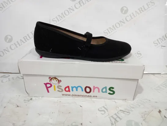 BOXED PAIR OF PISAONAS CHILDRENS SHOES IN BLACK SIZE 33