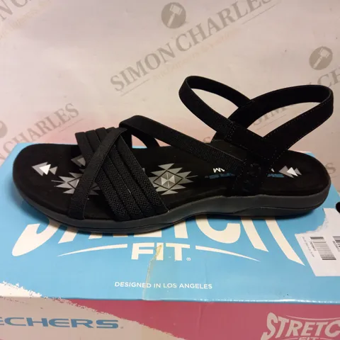 BOXED SKECHERS REGGAE SLIM FIT SANDAL - BLACK SIZE 7