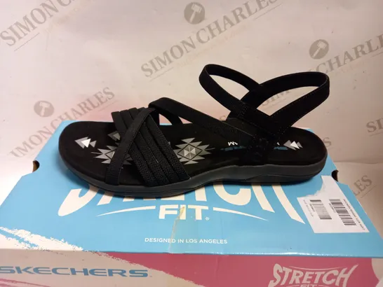 BOXED SKECHERS REGGAE SLIM FIT SANDAL - BLACK SIZE 7