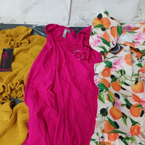 APPROXIMATELY 10 ASSORTED CLOTHING PRODUCTS IN VARIOUS STYLES AND SIZES 