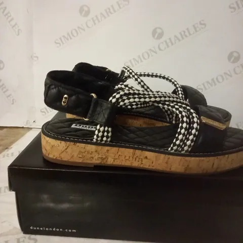 BLACK LEATHER PLATFORM SANDAL SIZE 7