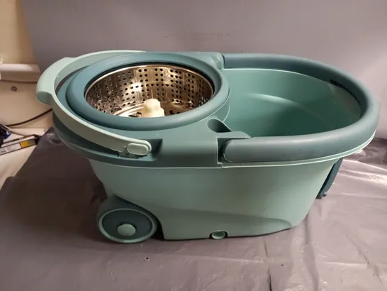 PORTABLE MOP BUCKET WITH HANDLE IN GREEN