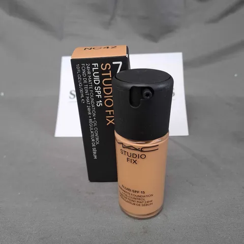 MAC STUDIO FIX FLUID SPF 15 FOUNDATION IN NC42 30ML