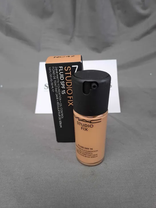 MAC STUDIO FIX FLUID SPF 15 FOUNDATION IN NC42 30ML