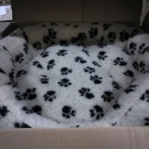 BOXED FINNLEY PREMIUM OVAL SHERPA FLEECE SOFTEE DOG BED 