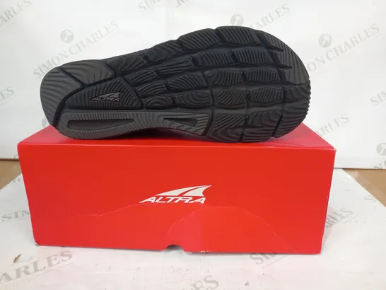 BOXED PAIR OF ALTRA TRAINERS IN DARK GREY UK SIZE 9.5