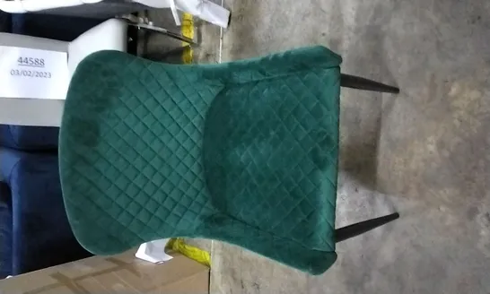 DESIGNER EMERALD GREEN PLUSH PILLOWED FABRIC CHAIR 