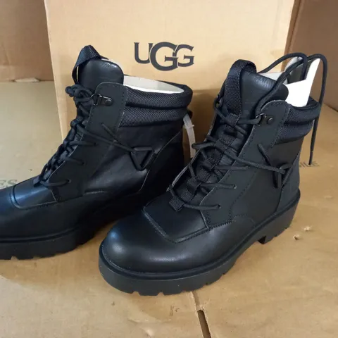 PAIR OF UGG WOMENS TIOGA HIKER BOOTS IN BLACK - UK 6