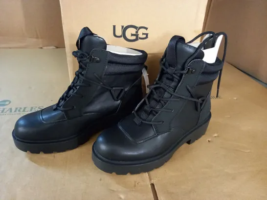 PAIR OF UGG WOMENS TIOGA HIKER BOOTS IN BLACK - UK 6