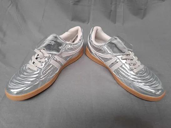 PAIR OF PULL & BEAR SHOES IN METALLIC SILVER UK SIZE 7