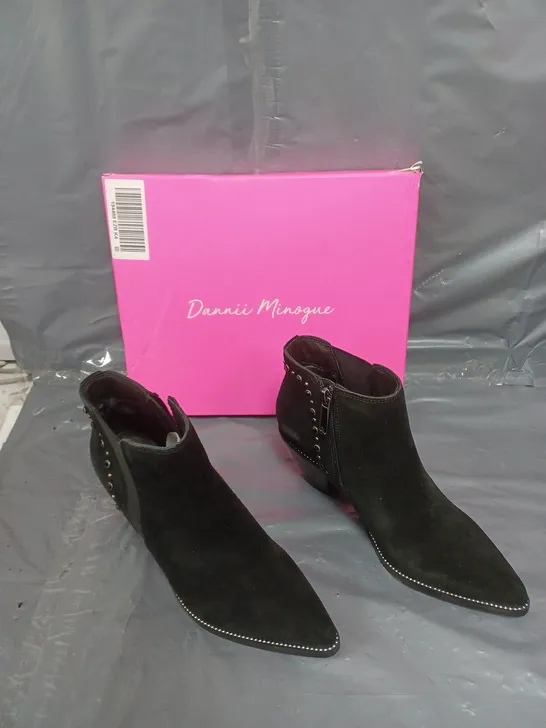 BOXED PAIR OF DANNII MINOGUE BLACK WESTERN BOOT SUEDE SIZE 4