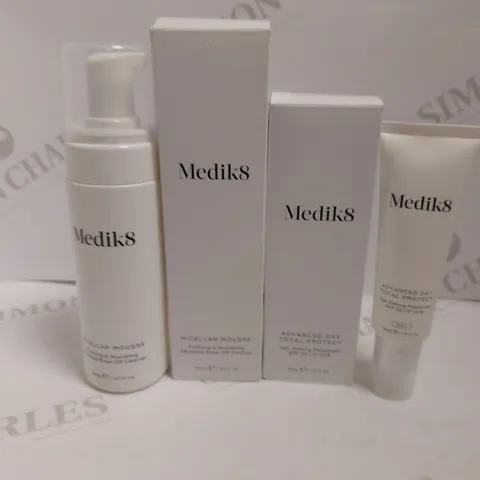 BOX OF 2 MEDIK8 ITEMS TO INCLUDE MICELLAR MOUSSE AND AGE DEFYING MOISTURISER