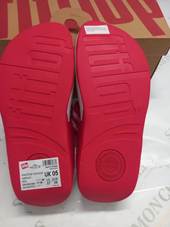 BOXED FIT FLOP WALKSTAR TOE-POST SANDALS IN RED - UK 5