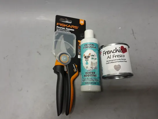 APPROXIMATELY 12 ASSORTED HOUSEHOLD ITEMS TO INCLUDE FISKARS PRUNER, DENTAL FORMULA WATER ADDITIVE, WATERPROOF PAINT, ETC - COLLECTION ONLY