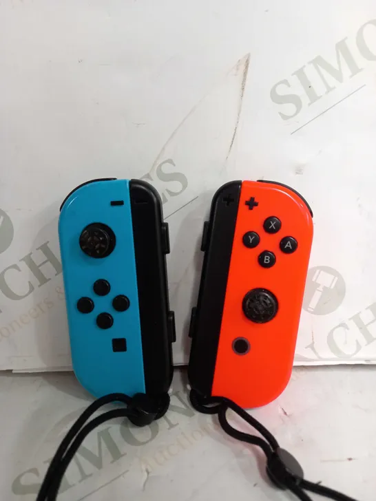 SET OF 2 NINTENDO SWITCH CONSOLE CONTROLLERS 