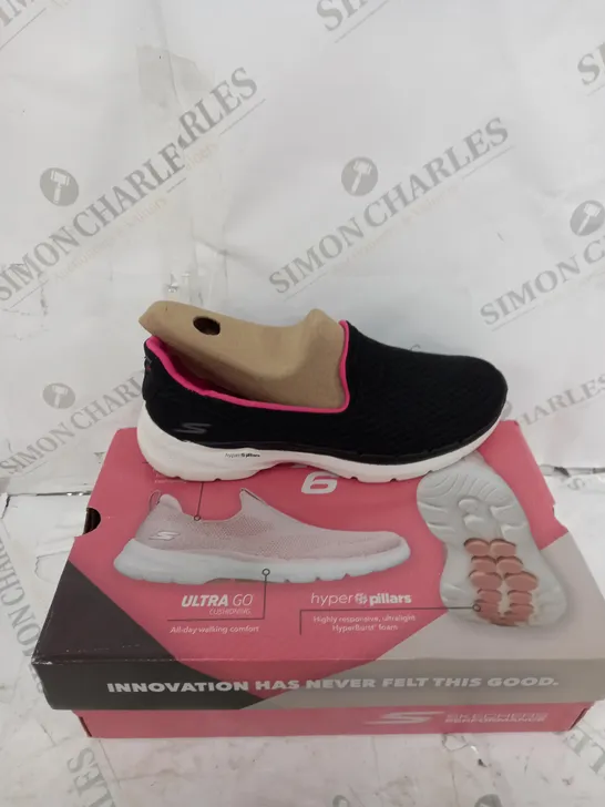 PAIR OF BOXED SKECHERS GO WALK 6 SHOES IN BLACK & PINK, UK SIZE 5