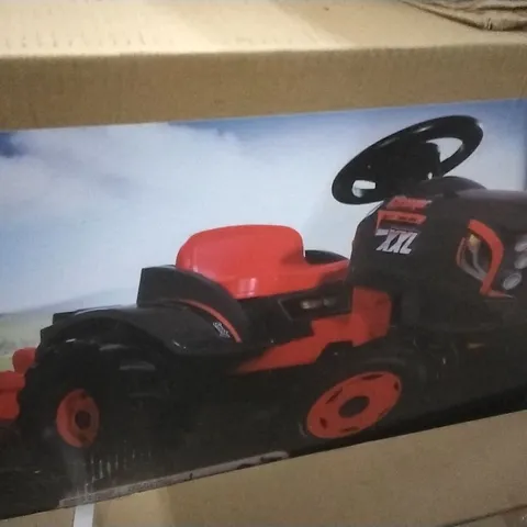 BOXED SMOBY STRONGER XXL TOY TRACTOR 