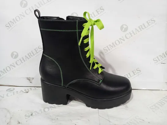 BOXED PAIR OF KOI VEGAN LEATHER LOW BLOCK HEEL ANKLE BOOTS IN BLACK/GREEN SIZE 6