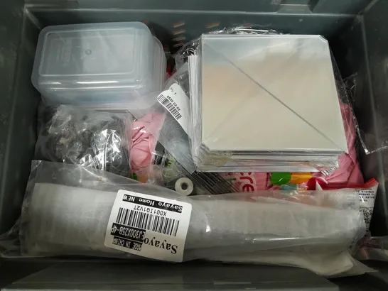 BOX OF APPROXIMATELY 11 ASSORTED ITEMS TO INCLUDE - FAN , BALLOONS , ULTRALIGHT SOOTHER ETC