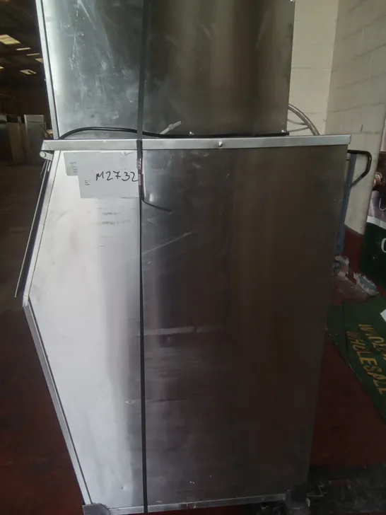 COMMERCIAL FOLLETT ICE MAKER WITH VENTILATION 