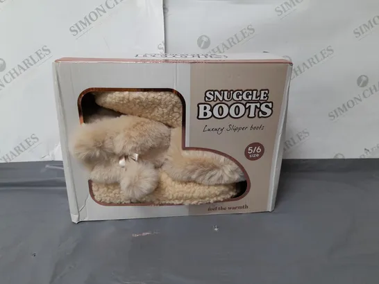 SNUGGLE BOOTS LUXURY SLIPPER BOOTS SIZE 5/6