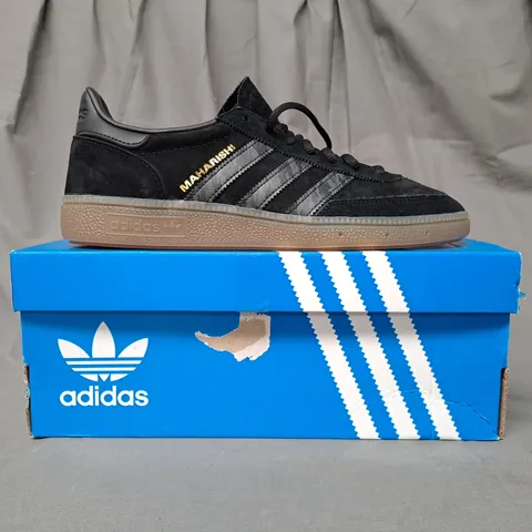 BOXED PAIR OF ADIDAS HANDBALL SPEZIAL MAHARISHI SHOES IN BLACK UK SIZE 7.5