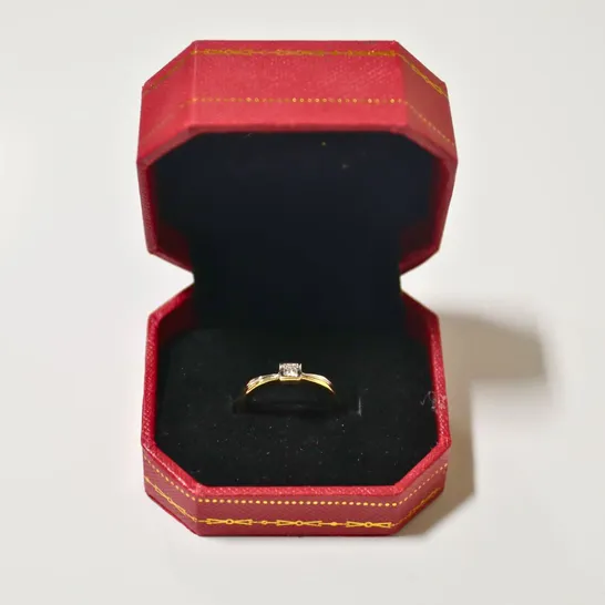 18CT GOLD RING SET WITH A NATURAL PRINCESS CUT DIAMOND