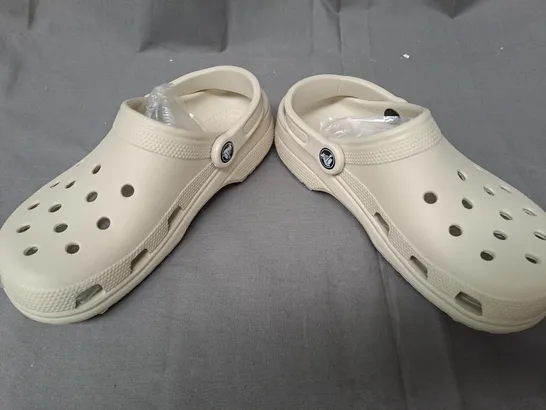 PAIR OF CROCS CLOGS IN BEIGE SIZE M4/W6