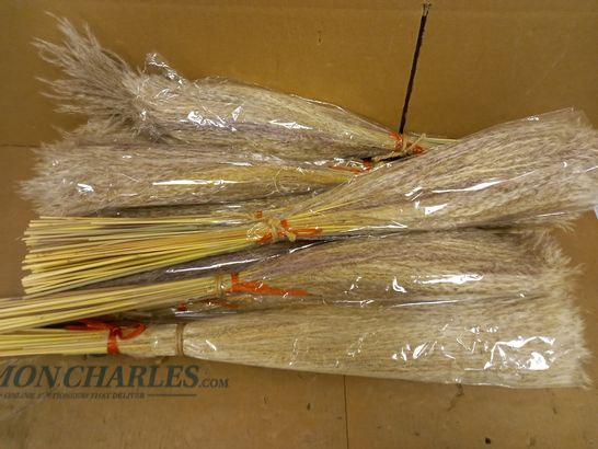 BOX OF APPROXIMATELY 10 ASSORTED COUNTRY-HILL FRESHLY REED BUNCH ROYAL VELVET DECORATIVE FLOWERS