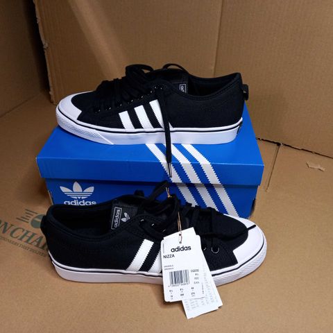 BOXED PAIR OF ADIDAS BLACK/WHITE LOGO TRAINERS - SIZE 9.5