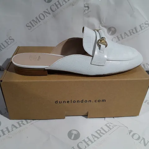 BOXED DUNE WHITE-CROC PRINT LEATHER SLIM SOLE BACKLESS SHOES SIZE 7/40
