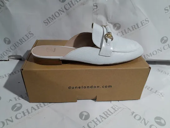 BOXED DUNE WHITE-CROC PRINT LEATHER SLIM SOLE BACKLESS SHOES SIZE 7/40