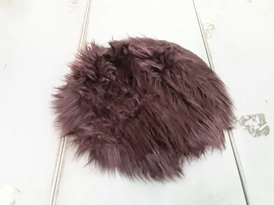 BRAND NEW BRUNS HEART HAND TUFFED PURPLE RUG ROUND