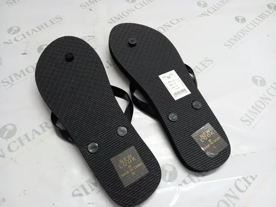 NEW LOOK MENS BLACK FLIP-FLOPS - M