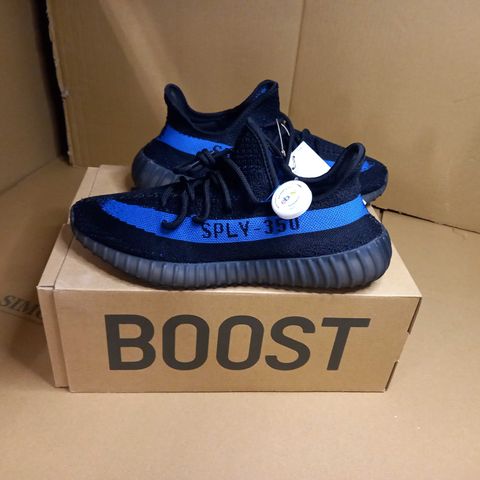 BOXED PAIR OF YEEZY BOOST 350 TRAINERS - SIZE 10