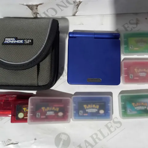 NINTENDO GAMEBOY ADVANCE SP AGS-001 IN BLUE WITH ASSORTMENT OF GAMES TO INCLUDE POKÉMN FIRE RED, POKÉMON LEAF GREEN, POKÉMON RUBY, ETC