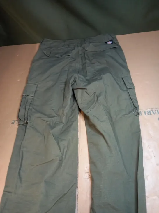 DICKIES GREEN CARGO TROUSERS SIZE W29