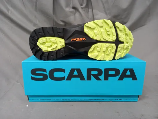 BOXED PAIR OF SCARPA RUSH 2 MID GTX SHOES IN BLUE/LIME UK SIZE 6.66