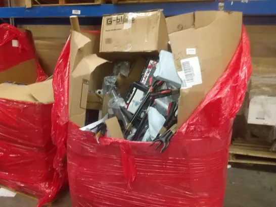 PALLET OF ASSORTED ITEMS TO INCLUDE: KITCHEN MIXER TAP, LITTER PICKERS, BAG, PLASTIC TRAYS ET 