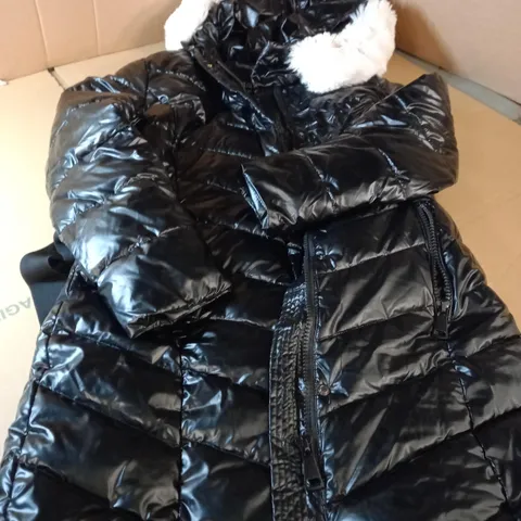 WHITE ICY BLACK/WHITE FAUX FUR HOOD DETAIL COAT - SIZE M