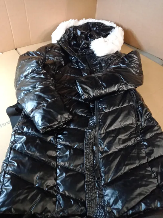 WHITE ICY BLACK/WHITE FAUX FUR HOOD DETAIL COAT - SIZE M