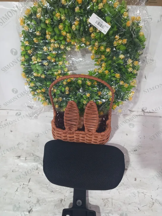 BOX OF APPROXIMATELY 20 ASSORTED HOUSEHOLD ITEMS TO INCLUDE HEAD REST, EASTER WICKER STYLE BASKET, DECORATIVE FLORAL WREATH, ETC